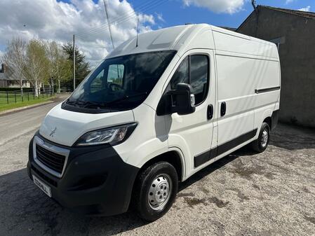 PEUGEOT BOXER 2.2 BlueHDi 335 Professional