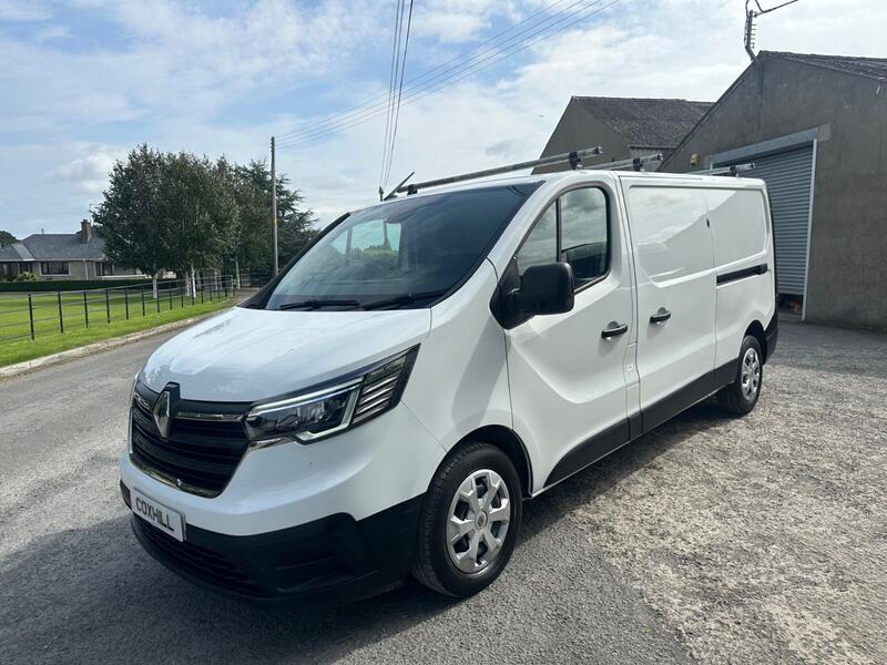 RENAULT TRAFIC 2.0 LL30 Blue dCi 130 Business Panel Van MY22
